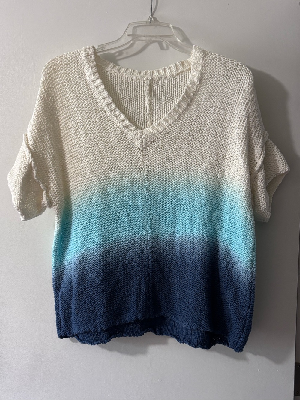 V-Neck Ombre Knit Short Sleeve Top - White to Blue